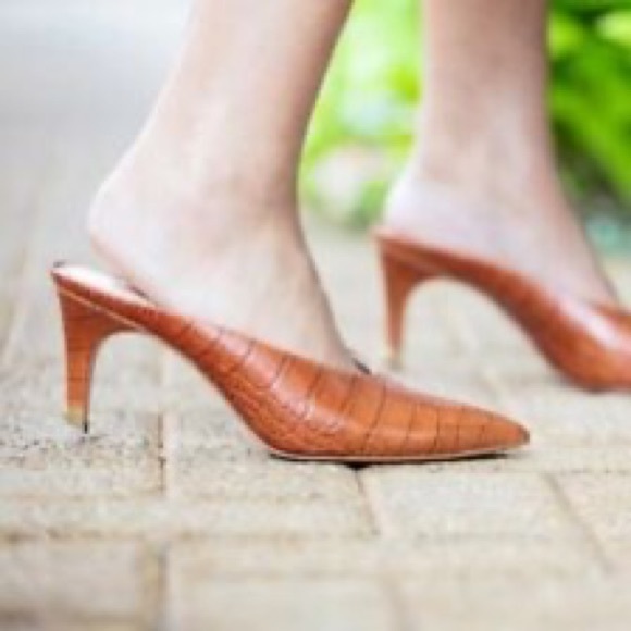 Louise et Cie Karas Pointed Toe Mule Pump - Picture 7 of 8